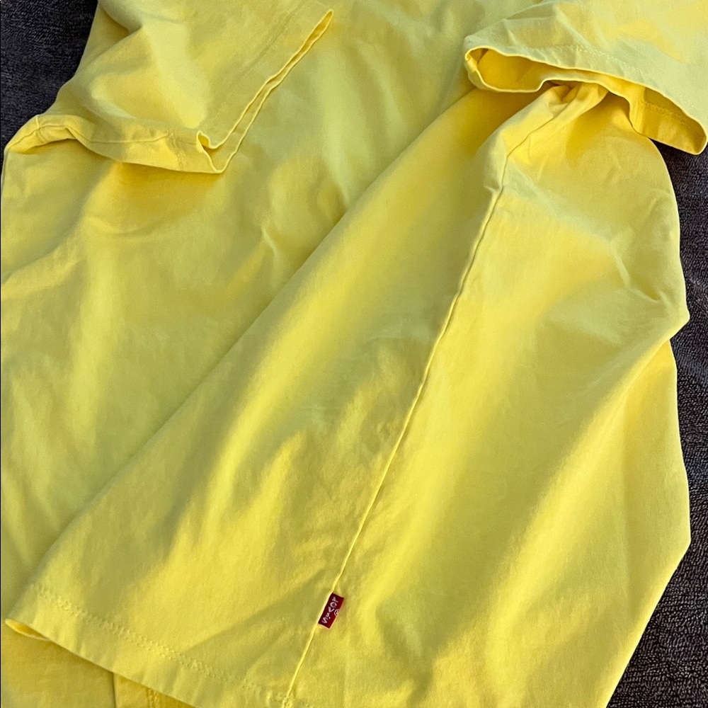 Levi's Yellow Short Sleeve Tee - Picture 3 of 4